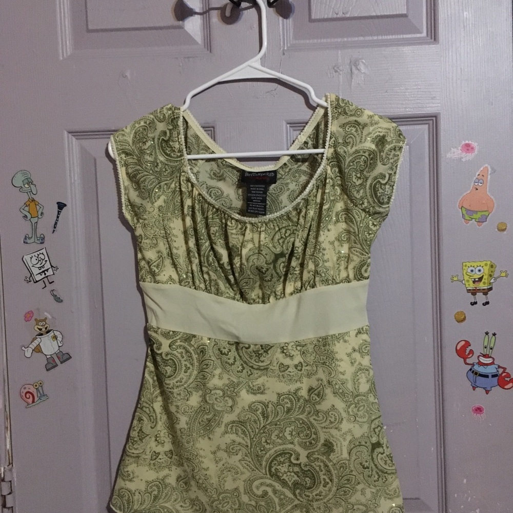 Hot Tempered Cap Sleeve Paisley Top in Light Green Size Medium